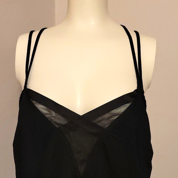 NWT Calvin Klein sculpted camisole in Black - Small - Picture 3 of 9